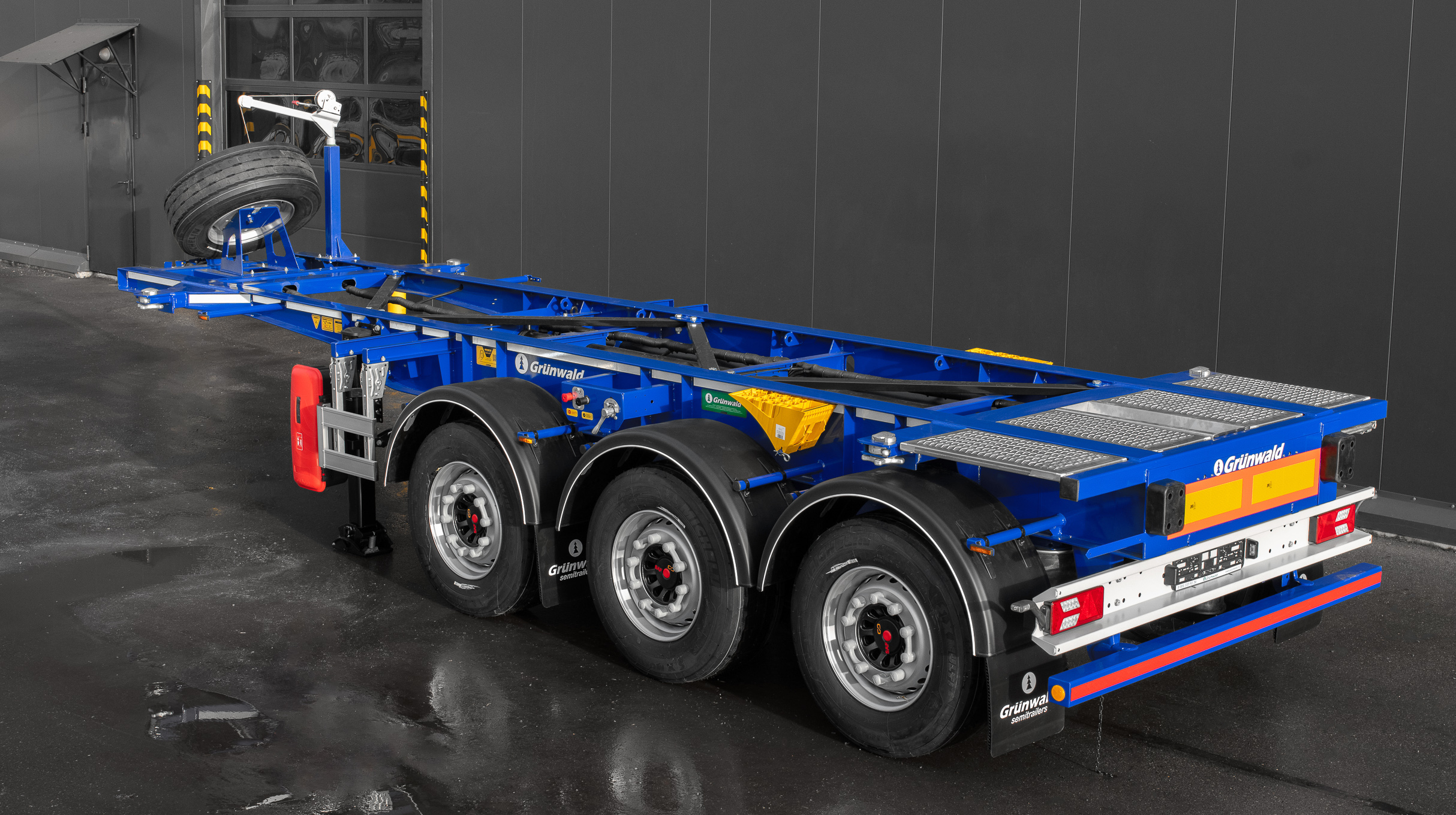 Volvo FMX 6x6 with a Grunwald superstructure