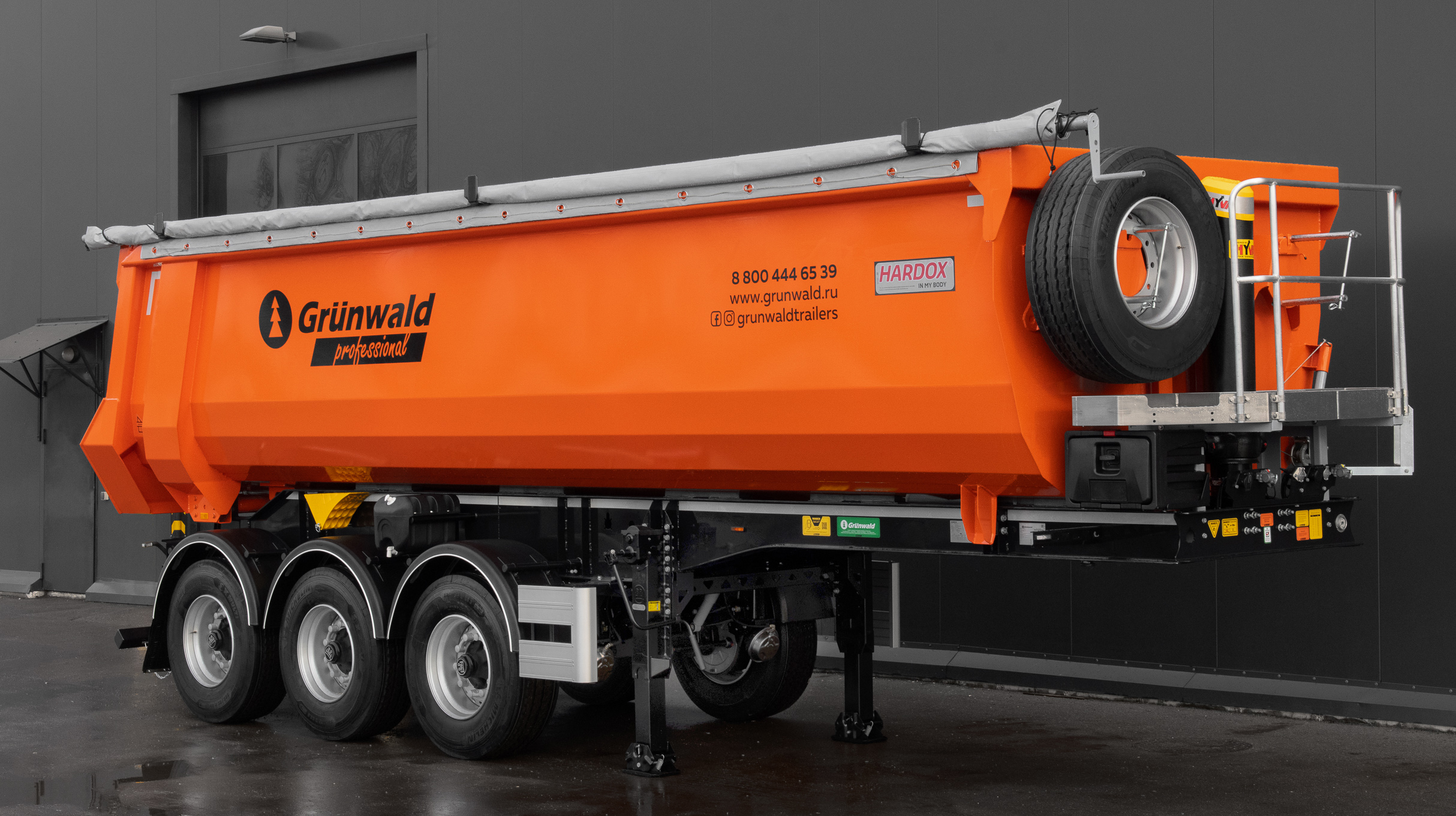 Volvo FMX 6x6 with a Grunwald - Grunwald semitrailers