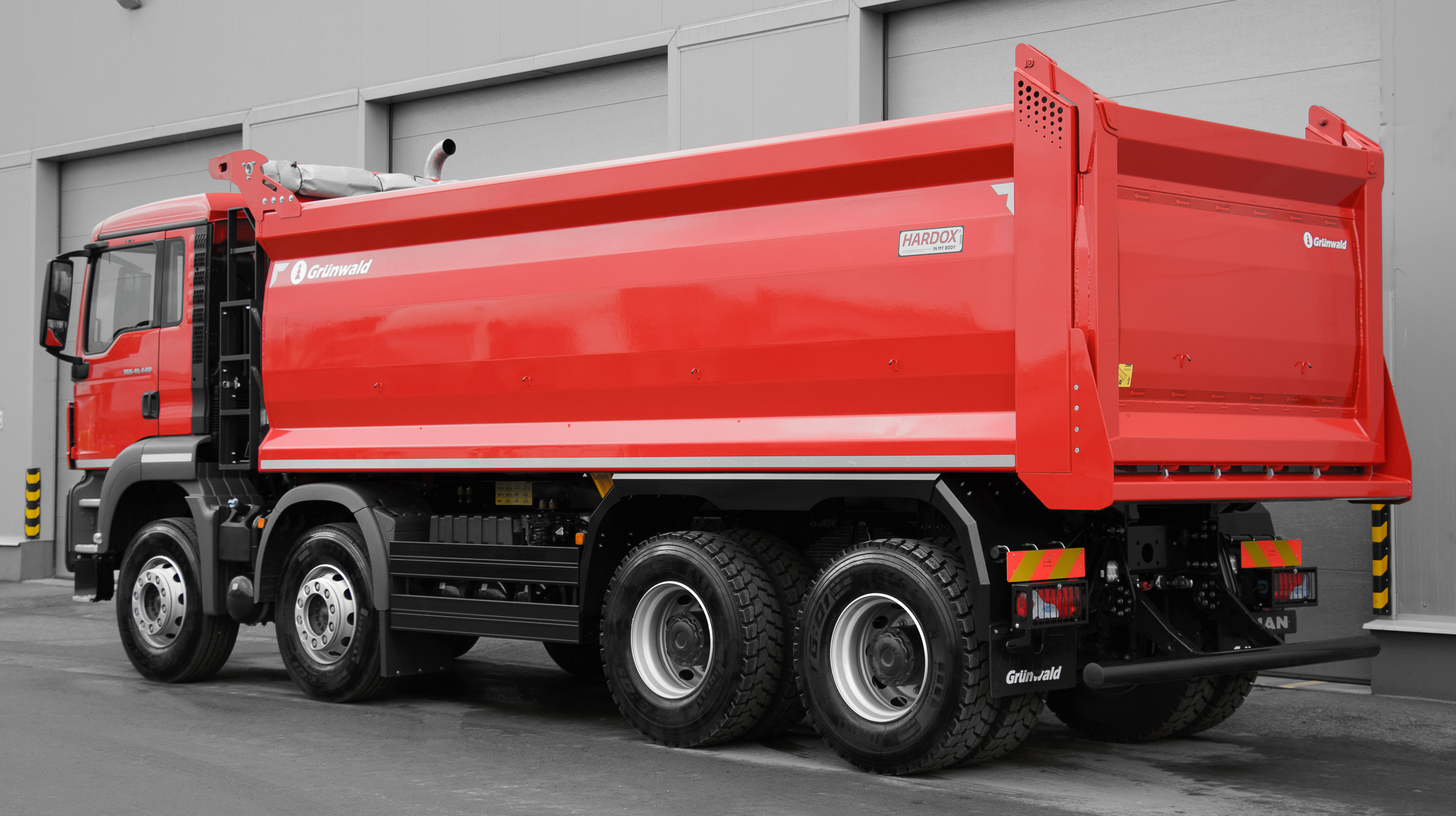 Volvo FMX 6x6 with a Grunwald - Grunwald semitrailers